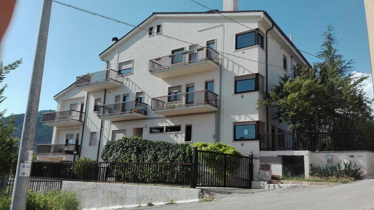 Bed & Breakfast Da Charlie LʼAquila Exteriör bild
