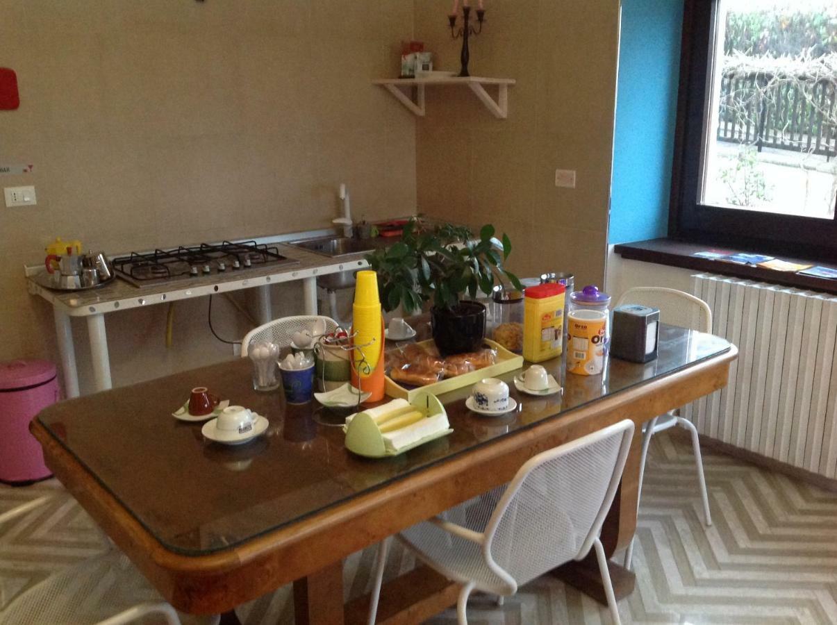 Bed & Breakfast Da Charlie LʼAquila Exteriör bild